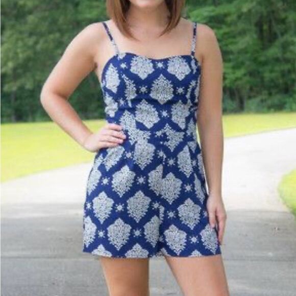 Navy and ivory print romper with pockets size medium - Picture 1 of 8